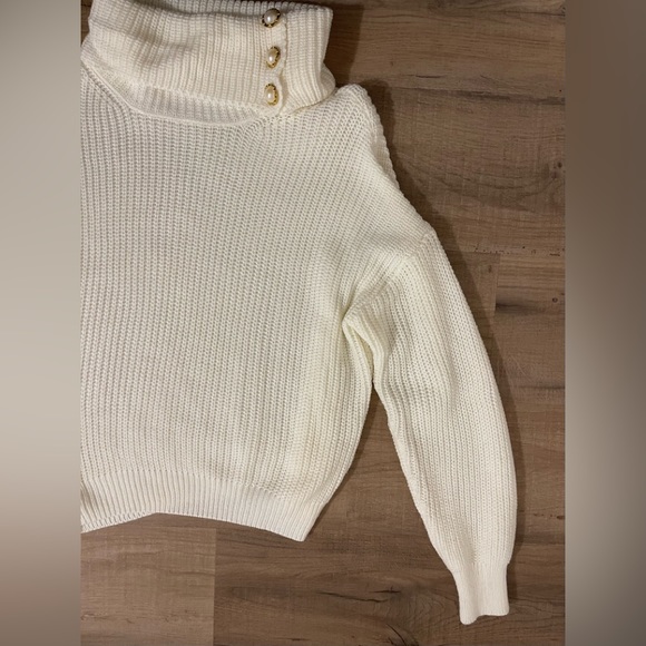 ❌SOLD❌ Turtleneck Pearl Button Drop Shoulder Sweater - Picture 6 of 7
